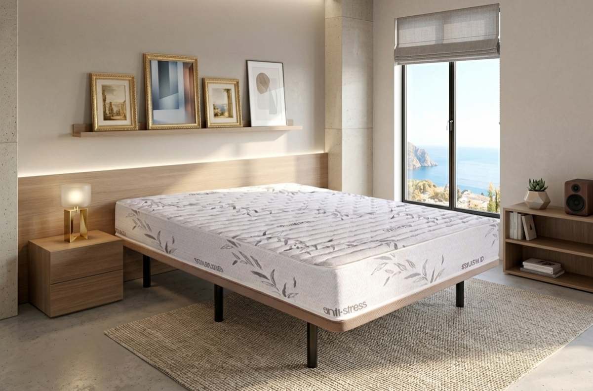 Ambiente dormitorio 1 con oferta colchón ibiza + base tapizada + almohada visco